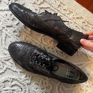 Stuart Weitzman
Metallic shoes